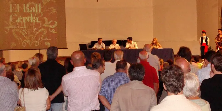 Reconeixement a Elvira Farràs en la presentació del llibre 'El Ball Cerdà'