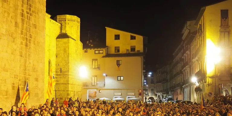 La Seu se suma a la proclamació de la República Catalana des de la plaça dels Oms