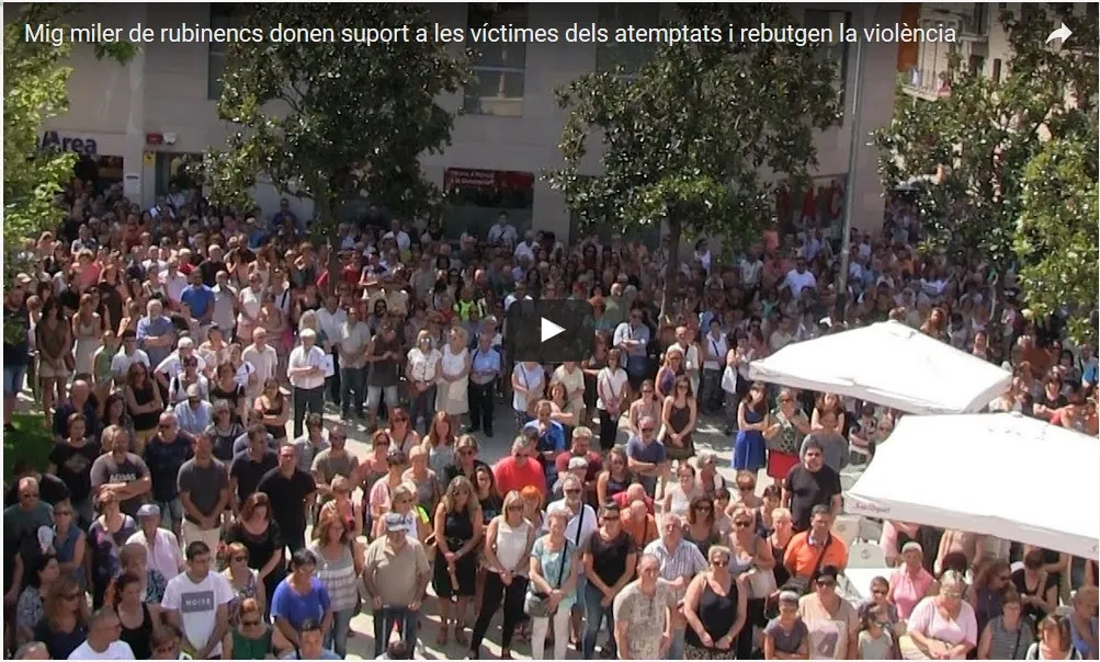 Mig miler de rubinencs donen suport a les víctimes dels atemptats i rebutgen la violència