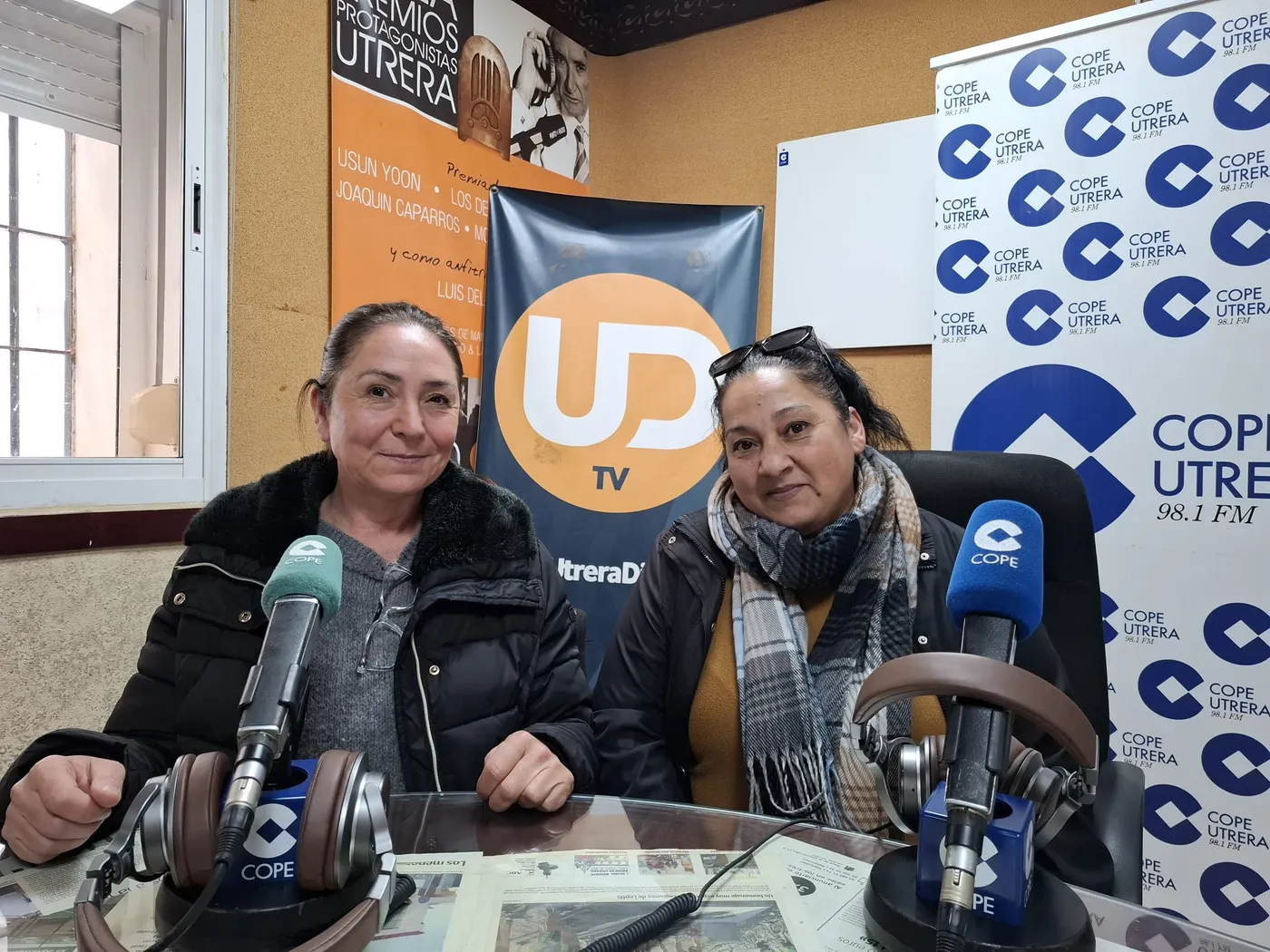 Carmen y Ángela, afectadas por las malas condiciones en las que se encuentra el camino de Parpagón