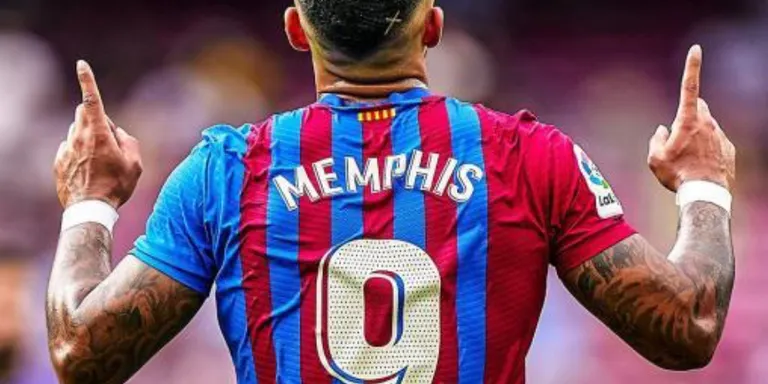 El club treu el 9 de Memphis i l’assigna a Lewandowski