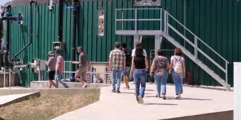 Representants del Solsonès visiten una planta de biogàs pionera a l'Alt Empordà