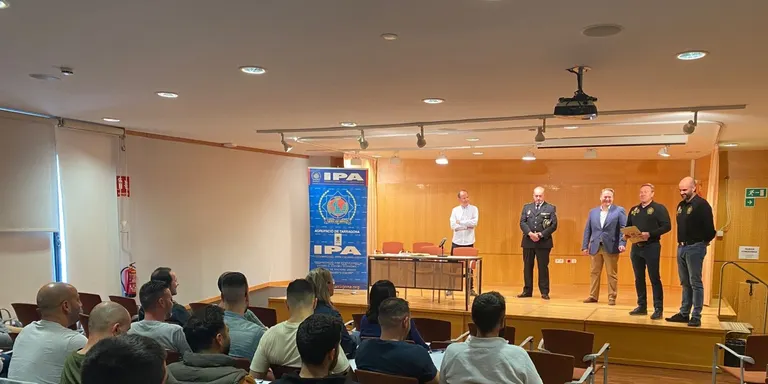 50 policies de diferents cossos participen en una jornada formativa a Cambrils