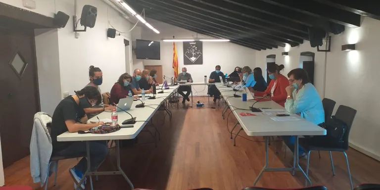 L'Ajuntament aprova dues modificacions de crèdit i les bases del pressupost en un ple tens que va acabar amb picabaralla per la gestió educativa