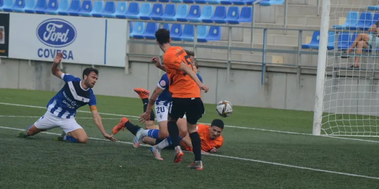 Repartiment de punts entre el CF Badalona i Cerdanyola FC