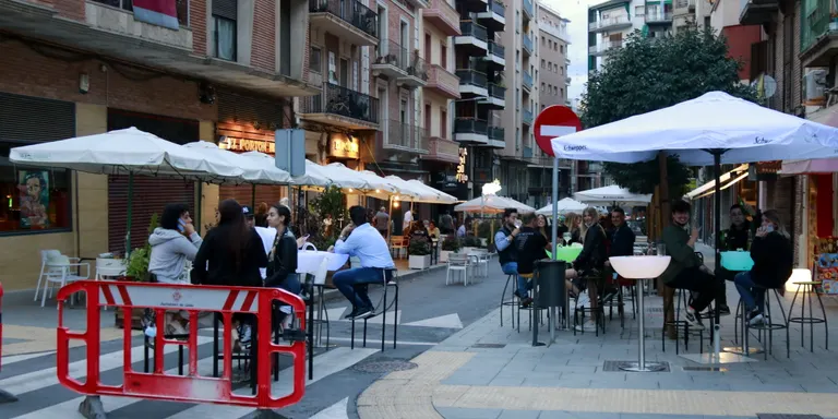 El Procicat aprova els espais de ball a festes majors i amplia a deu les persones en taules exteriors de restaurants