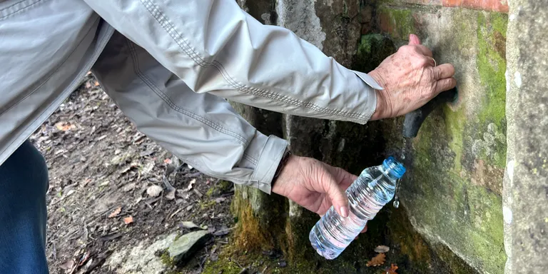 Uns 60 voluntaris comencen a fer el mostreig anual per conèixer la contaminació de les fonts d'Osona i el Lluçanès