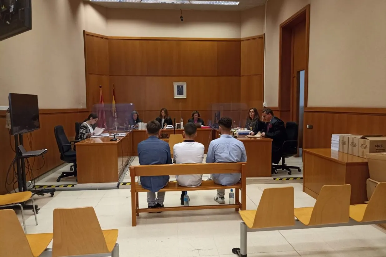 El Consell Comarcal aprova una moció en solidaritat amb els tres joves de Granollers condemnats a tres anys arran de les mobilitzacions de l’1 d’Octubre de 2020