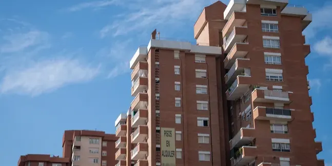 El Departament de Territori compra al BBVA 24 habitatges al Vallès Oriental