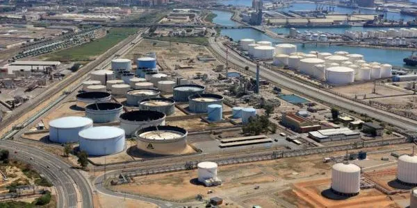 Una fuita de nafta a ASESA ha generat episodis de males olors a Tarragona i els pobles de la contornada