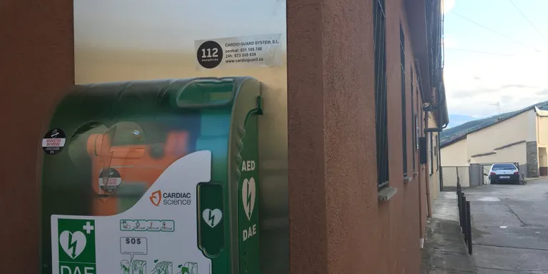 L'Ajuntament de la Seu instal·la tres nous desfibril·ladors, un d'ells a Castellciutat