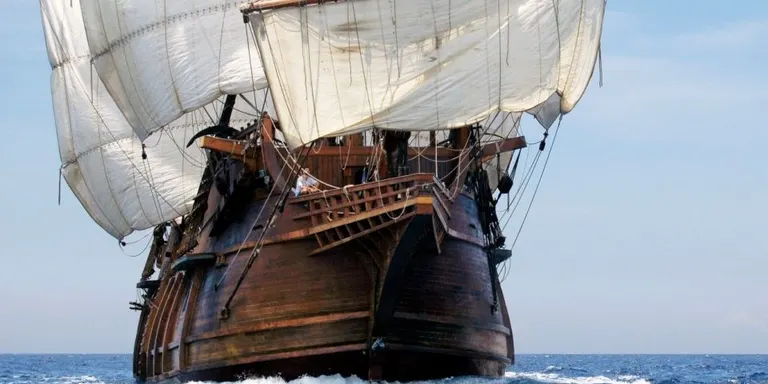 Per primer cop arriben al Maresme dues rèpliques de galeons espanyols