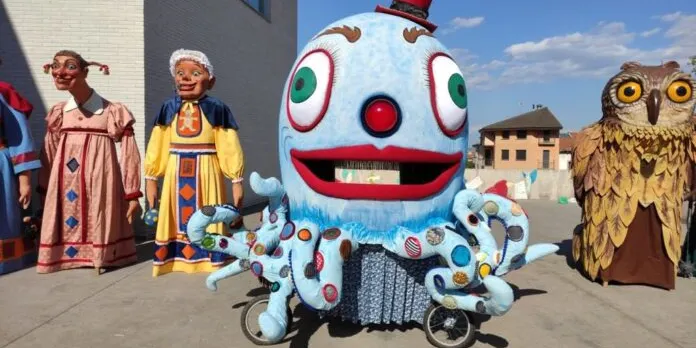Solsona recupera el Carnaval prepandèmia posant l'accent en la inclusió i convertint la plaça del Camp en l'epicentre de la festa