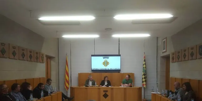 El Consell Comarcal presenta als alcaldes un pressupost amb més personal per serveis socials