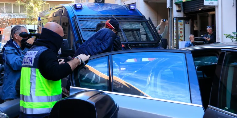 L'operatiu policial contra un grup especialitzat en robatoris amb força a domicilis acaba amb una trentena de detinguts
