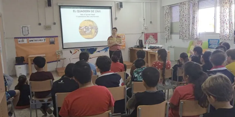 El taller didàctic “El quadern de l’avi, present a les escoles de Cambrils
