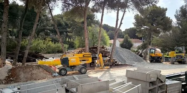 Adif ha començat a alliberar i reparar els espais ocupats i els malmesos per les obres del túnel de Berà