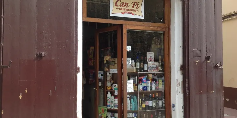 Tanca la botiga de queviures de Can Pi