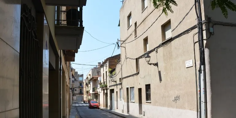 Continuen les obres al carrer de Méndez Núñez per convertir-lo en plataforma única