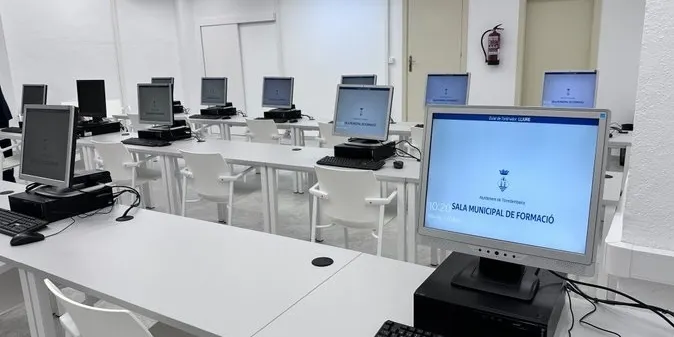 Places disponibles al taller 'Més digitals' que comença la setmana vinent