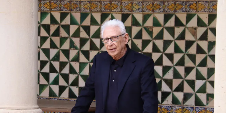 Raimon rep el Premi Prat de la Riba de l'Institut d'Estudis Catalans