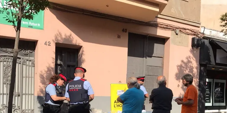 Els Mossos requisen material pro referèndum a l’ANC de Rubí