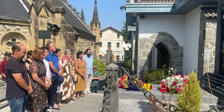 EL AYUNTAMIENTO DE IRUN CONMEMORA EL 89 ANIVERSARIO DEL FUSILAMIENTO EN PIKOKETA CON UN HOMENAJE PÚBLICO