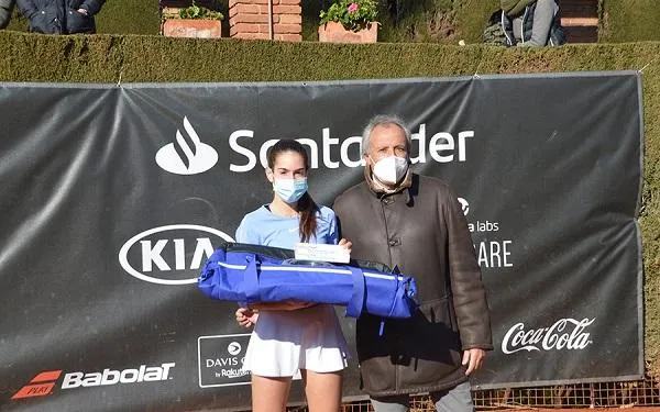 La tennista Anna Ortiz es proclama campiona de la primera prova del Rafa Nadal Tour 2021 a Barcelona