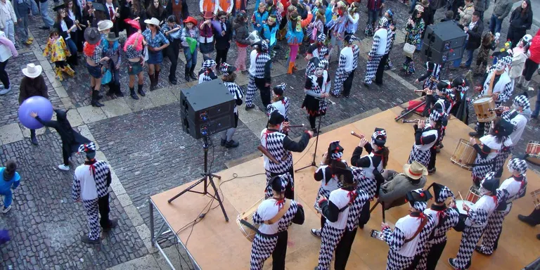 Els actes de Carnaval es clouen amb l'enterrament de la sardina