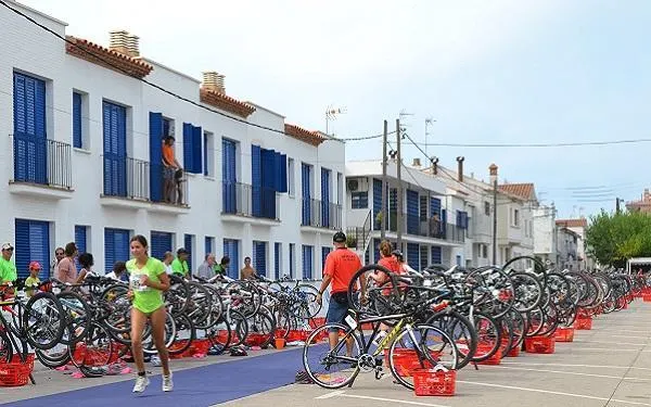 La Copa d’Europa de Triatló restringeix la circulació i l’estacionament de vehicles a Altafulla diumenge al matí