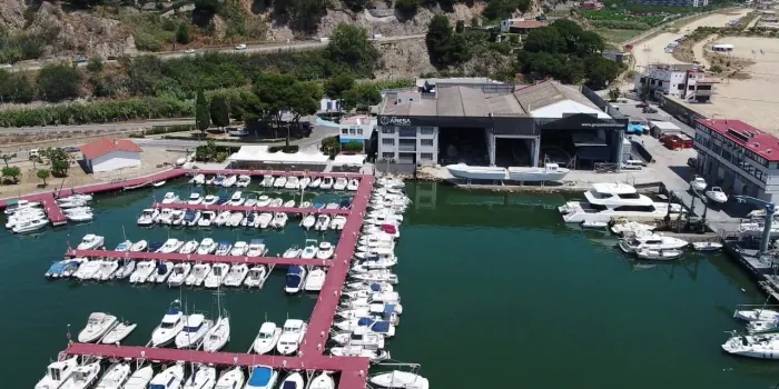 Arriba la cantada d'havaneres amb rom cremat per la Mare de Déu del Carme