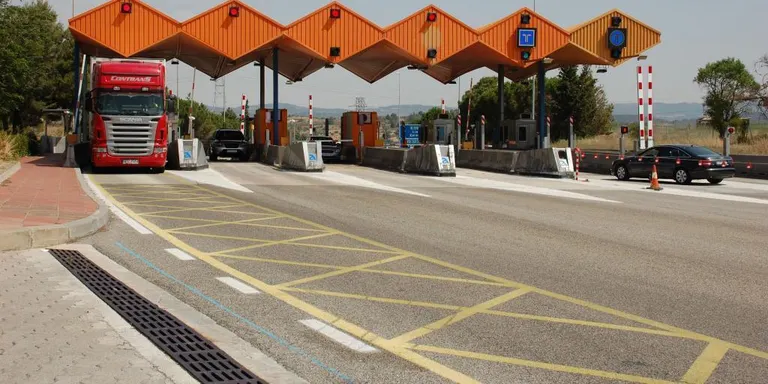 L’alcaldessa es reuneix amb Comín per primera vegada des de l’oferta de compra de l’HGC