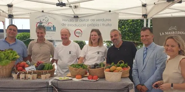 L'Horta dels Germans Blanch reivindica el seu producte en la fira de proximitat de Caprabo, a Altafulla