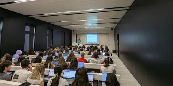 La URV oferirà microcredencials dissenyades amb empreses i homologables a escala europea
