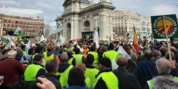 Mig miler d'agricultors catalans es manifesten a Madrid per denunciar la situació que pateixen al camp