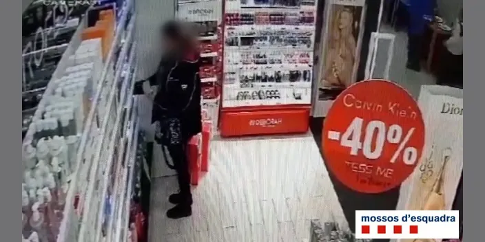 Els Mossos d'Esquadra detenen dues dones per furtar en dos establiments comercials de la Val d'Aran