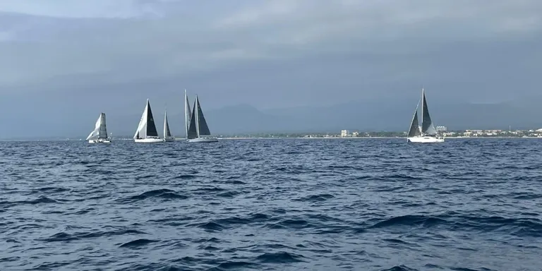 El Club Nàutic Cambrils celebra la 45a regata de Creuers Los Roques
