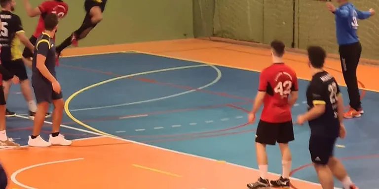 El Club Handbol Cambrils segueix intractable a la Tercera Catalana amb un triomf davant El Vendrell