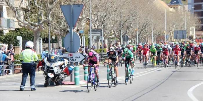 Els corredors de la Volta Ciclista Catalunya passen per Arenys de Mar
