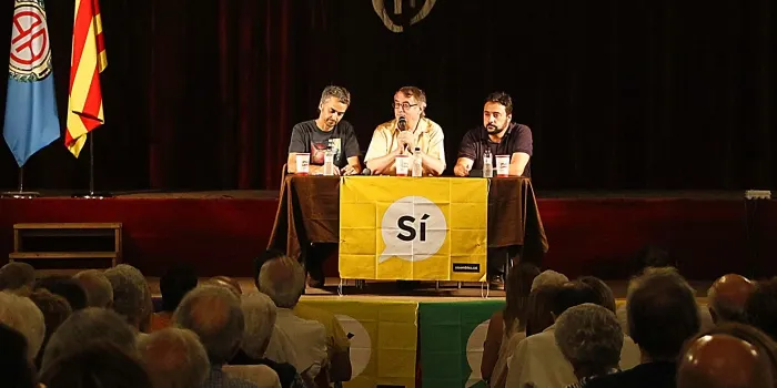 Al voltant de 250 persones es van apropar ahir a l’Ateneu per resoldre dubtes de cara al referèndum