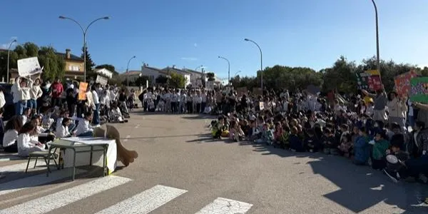 Els infants de l’Escola La Portalada d’Altafulla celebren el Dia de la Pau