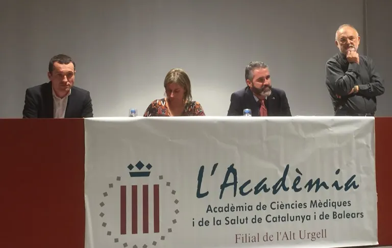 La filial de l'Acadèmia de Ciències Mèdiques debat sobre les polítiques de salut