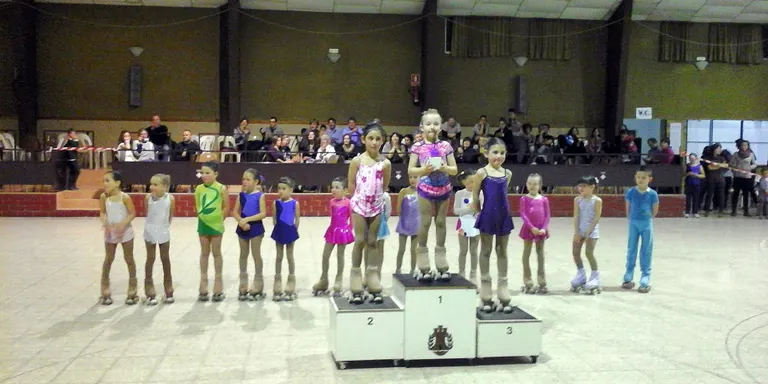 Cinc podis per a les patinadores de la Seu a la segona jornada de la Primera Volta Iniciació