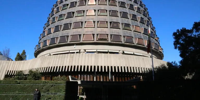 Els conservadors del TC volen debatre la suspensió de la reforma judicial de Sánchez abans que les recusacions
