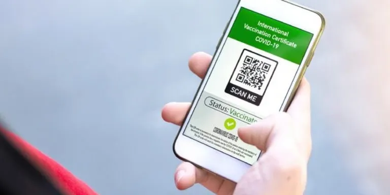 El govern acorda estendre el certificat Covid a bars i restaurants, gimnasos i residències