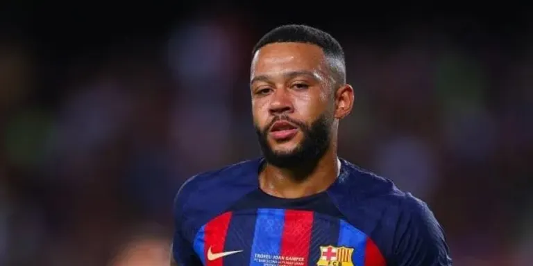 Depay valora la possibilitat d'acceptar l'intercanvi amb Correa
