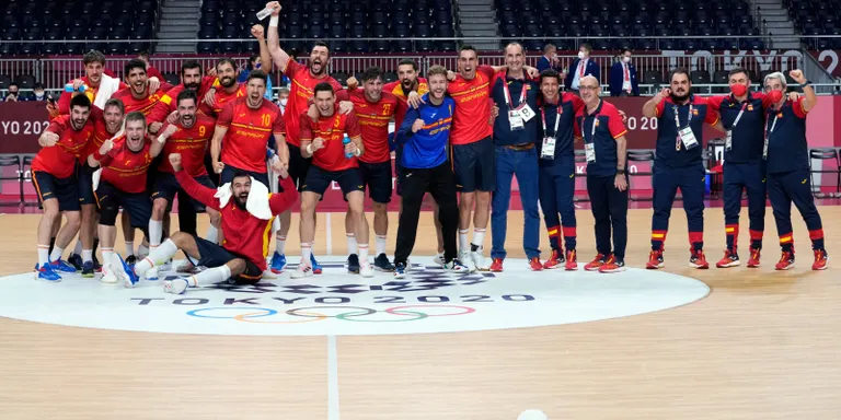 Els "hispanos" capgiren el partit contra Suècia i lluitaran per medalla