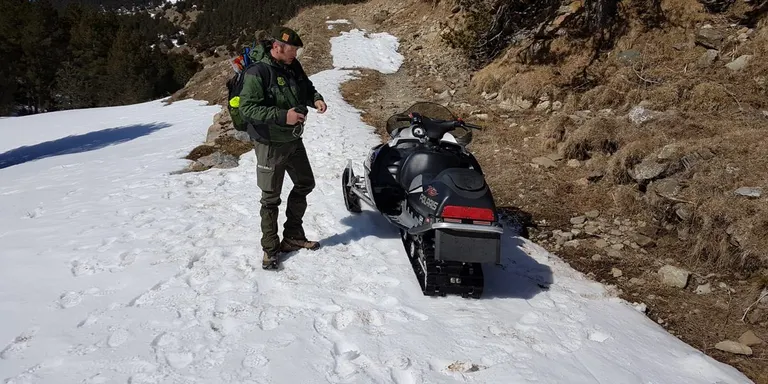 Els Agents Rurals comissen una moto de neu que circulava per la Reserva Cerdanya-Alt Urgell