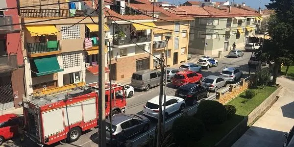 Incendi en el quadre elèctric d’un habitatge al carrer Pont de Mar