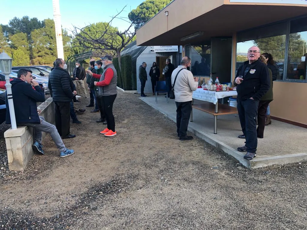 El Club de Tir Olímpic Cambrils torna a celebrar el popular ‘tir al pernil’